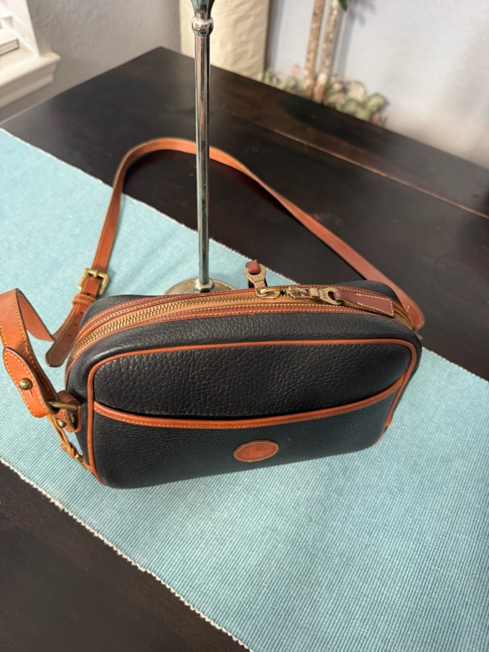 Vintage Dooney & Bourke Black Pebbled Leather Crossbody Bag - Picture 4 of 12